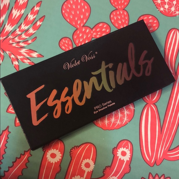 Violet Voss Essentials - Picture 2 of 3